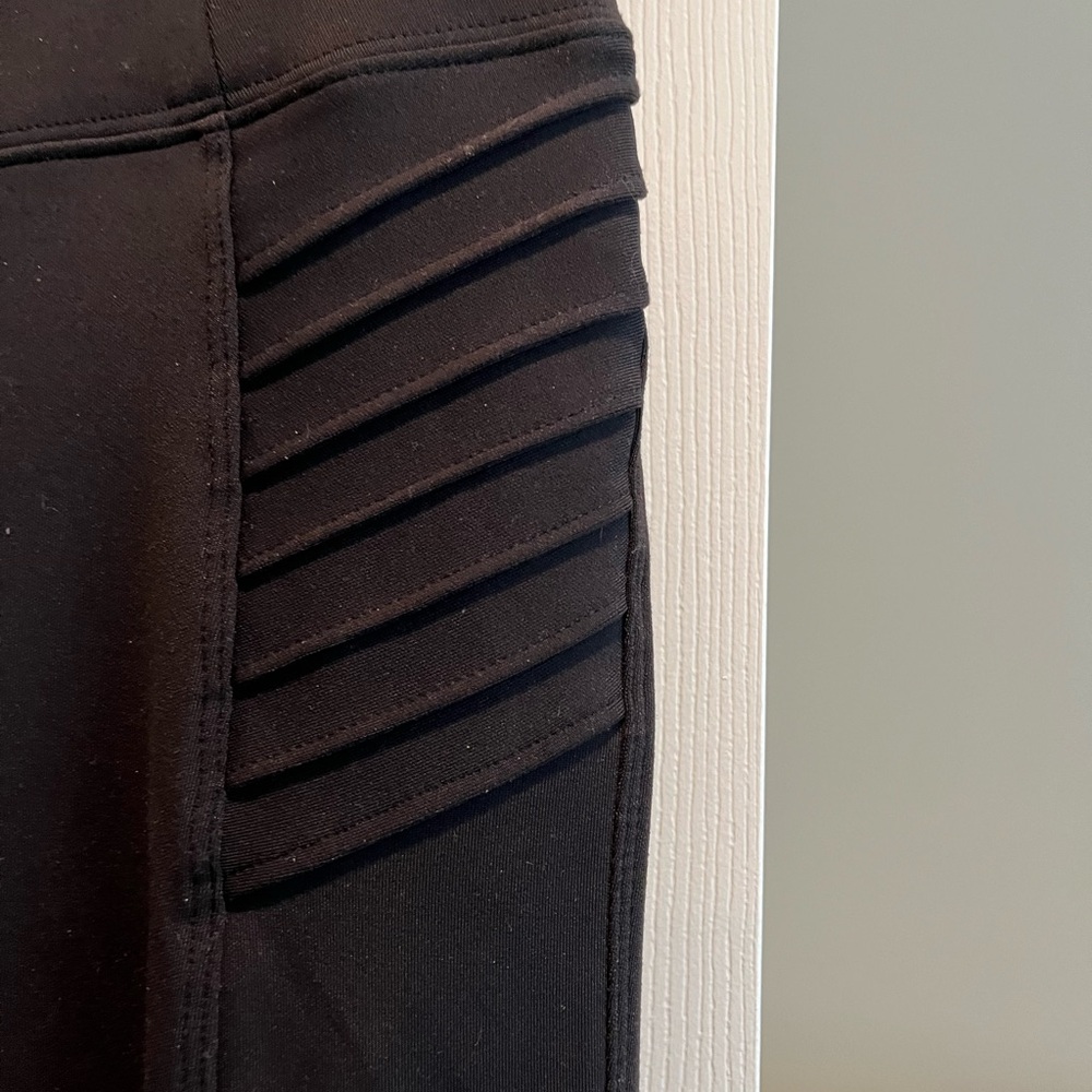Athleta Delancey Moto Tight size small - Picture 8 of 10